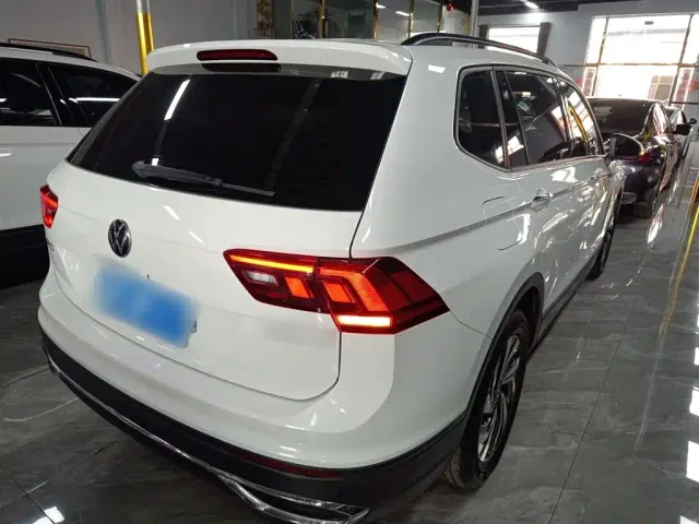 Volkswagen Tiguan L — Фото автомобиля 5