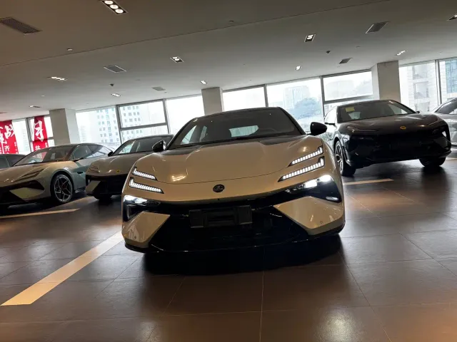 Lotus Emeya — Фото автомобиля 2