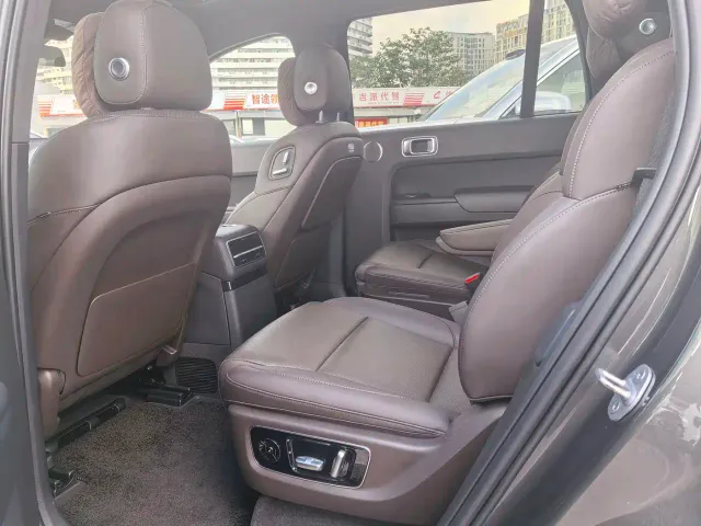 Li Auto L9 — Фото автомобиля 6