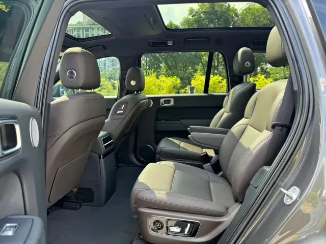Li Auto L9 — Фото автомобиля 6