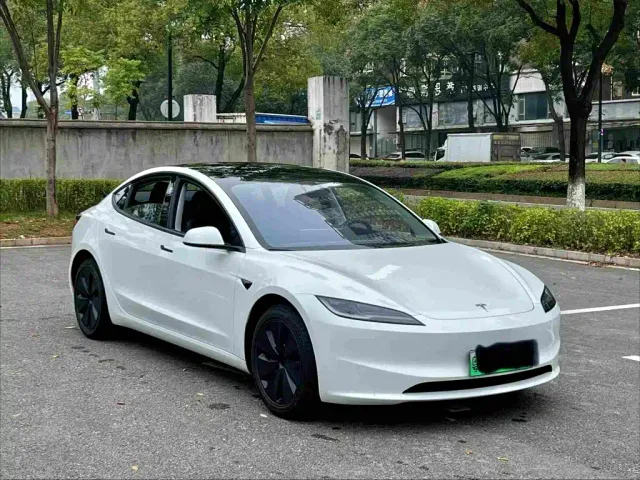Tesla Model 3 — Фото автомобиля 3