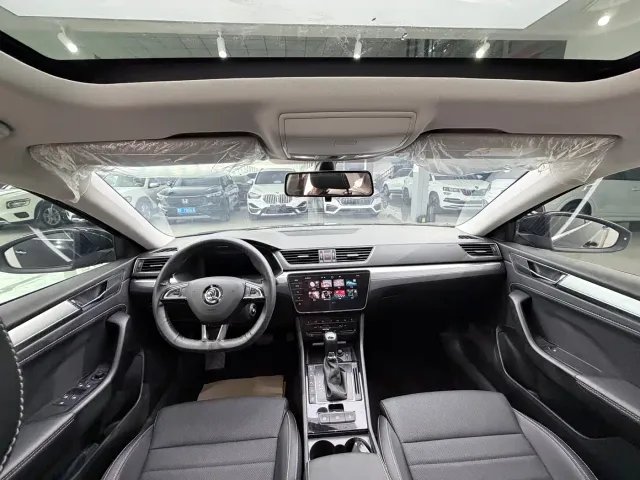 Skoda Superb — Фото автомобиля 9
