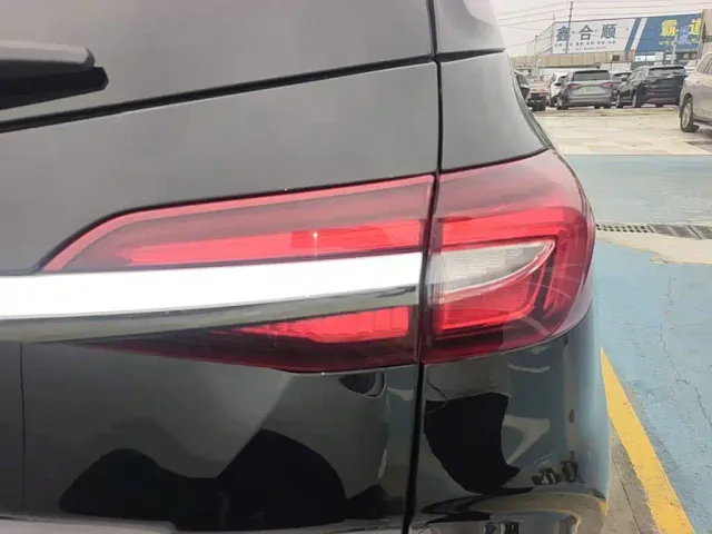 Buick Enclave — Фото автомобиля 7