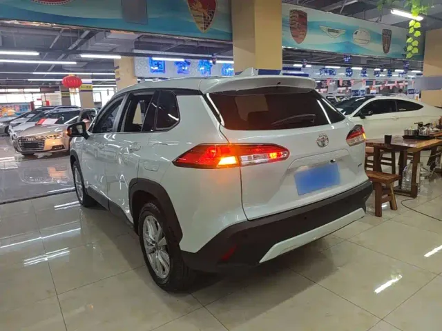 Toyota Corolla Cross — Фото автомобиля 4