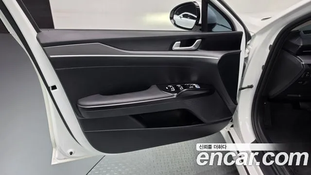 Kia K5 Новый K5 3 поколение 2.0 LPi(Для проката) — Фото автомобиля 7