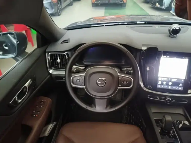 Volvo S60 — Фото автомобиля 10