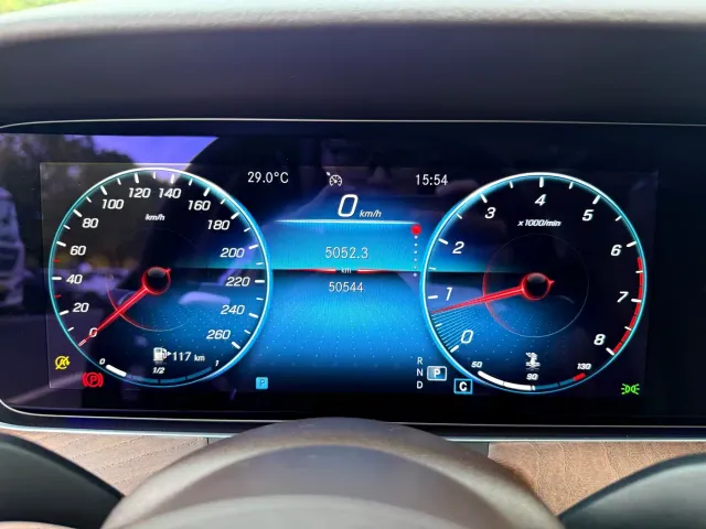 Mercedes-Benz E-Class — Фото автомобиля 26
