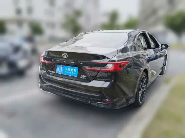 Toyota Camry — Фото автомобиля 2