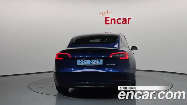 Tesla Model 3 — Фото автомобиля 4