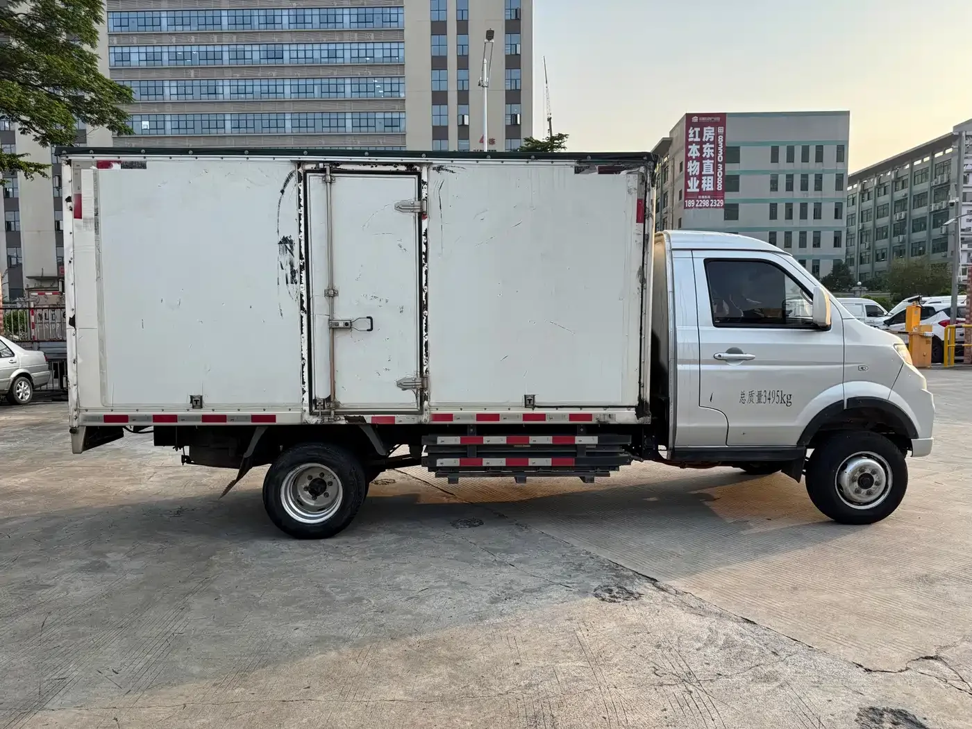 SRM Xinyuan Xinyuan T50 EV 2021 Startup Van — Фото автомобиля 7