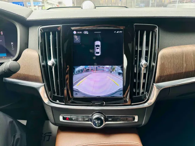 Volvo S90 — Фото автомобиля 11