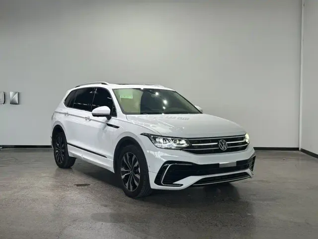 Volkswagen Tiguan L — Фото автомобиля 3