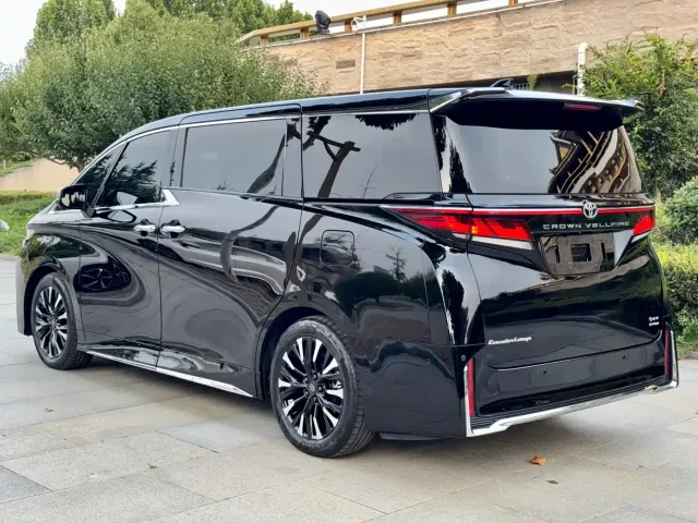 Toyota Vellfire — Фото автомобиля 14