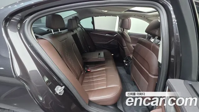 BMW 5 Series G30 — Фото автомобиля 23