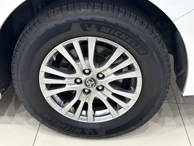 Toyota Sienna — Фото автомобиля 23