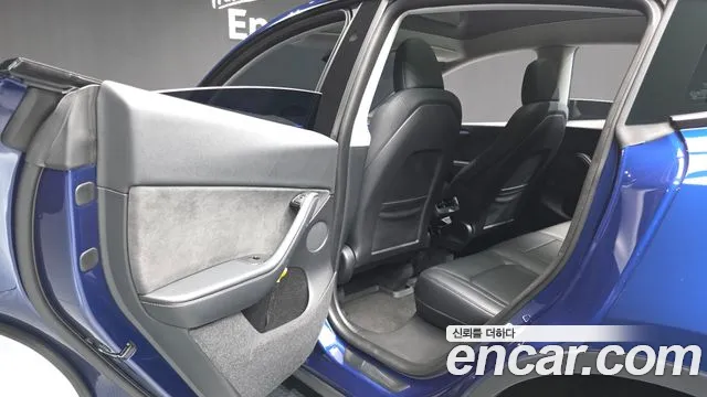 Tesla Model Y — Фото автомобиля 16