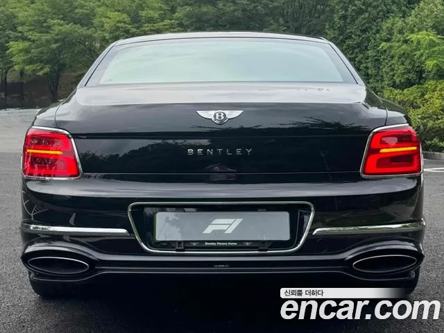 Bentley Flying Spur — Фото автомобиля 3