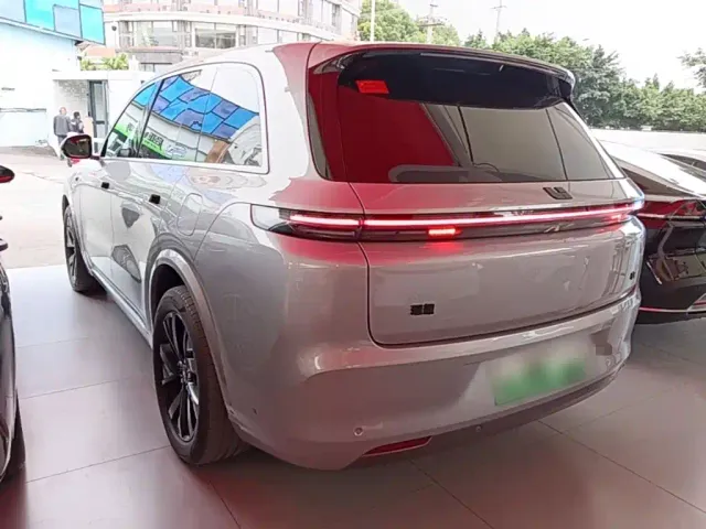 Li Auto L8 — Фото автомобиля 4