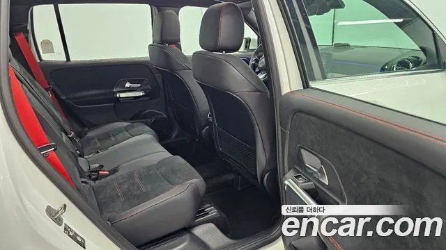 Mercedes-Benz GLB-Class — Фото автомобиля 10
