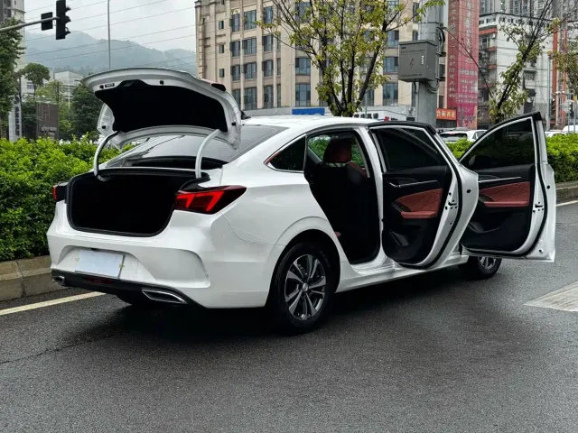 Changan Eado — Фото автомобиля 25