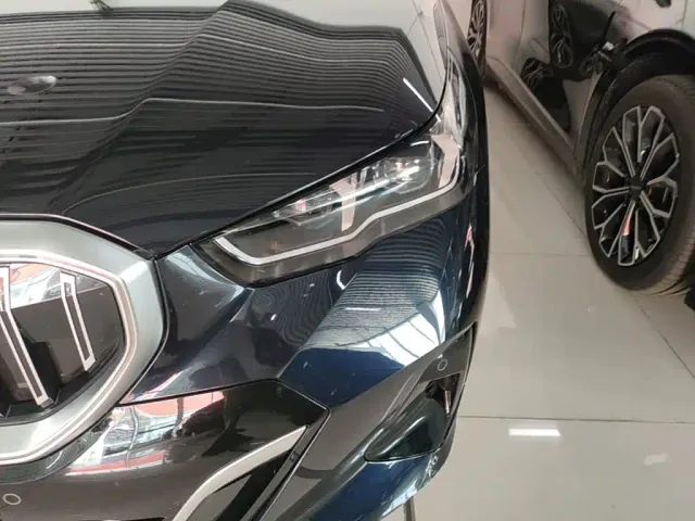 BMW i5 — Фото автомобиля 23
