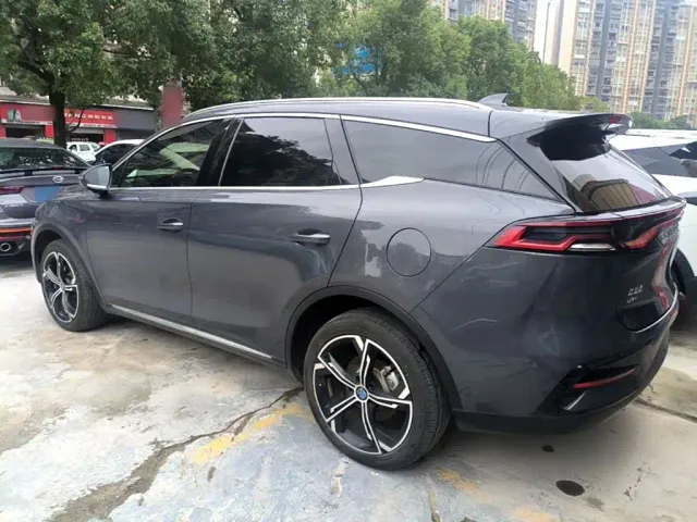 BYD Tang — Фото автомобиля 4