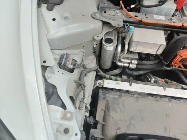 Tesla Model 3 — Фото автомобиля 21