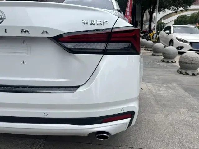 Nissan Teana — Фото автомобиля 18