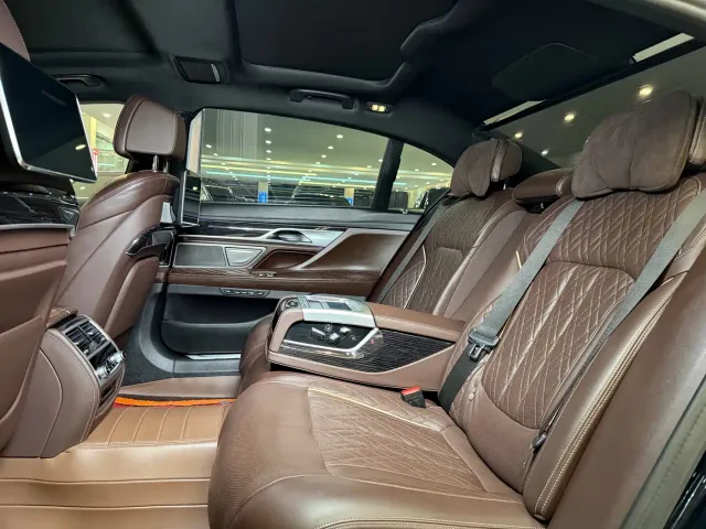BMW BMW 7 Series 2021 Model 740Li Premium M Sport Package — Фото автомобиля 11