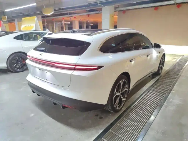 Nio ET5 Touring — Фото автомобиля 6