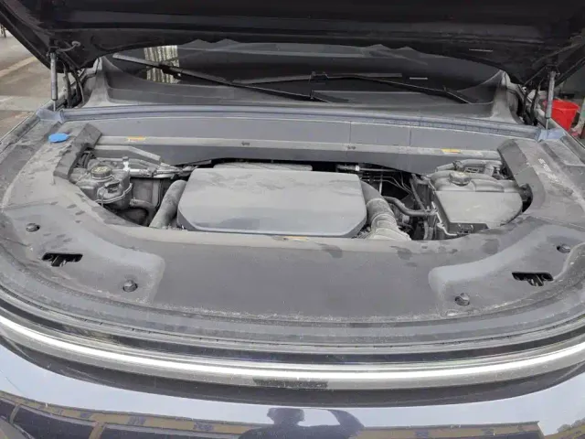 Li Auto L8 — Фото автомобиля 10