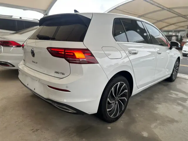 Volkswagen Golf — Фото автомобиля 16