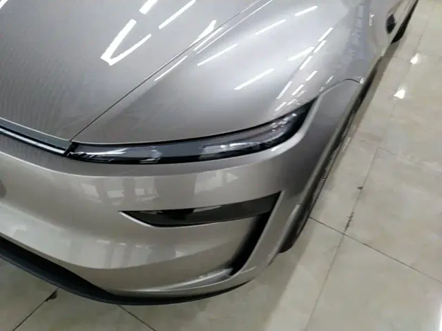 Tesla Model Y L — Фото автомобиля 23
