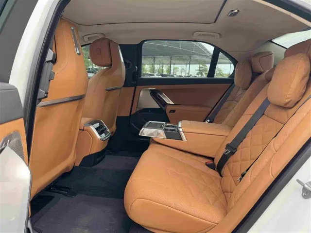 BMW 7 Series — Фото автомобиля 12