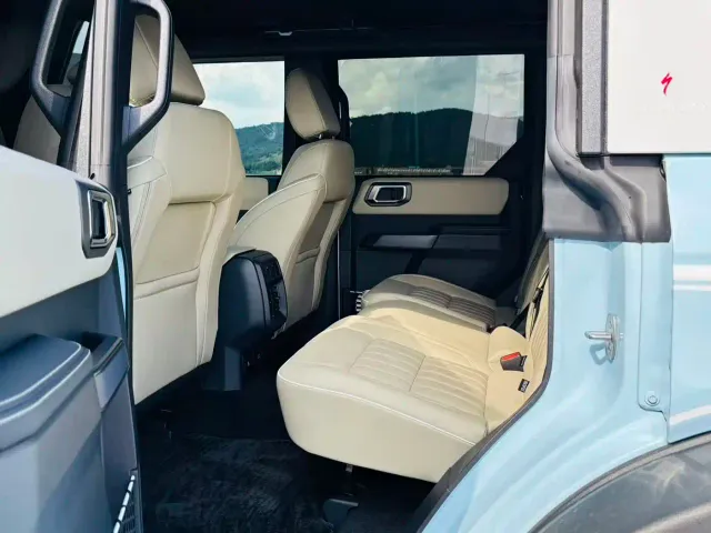 Ford Bronco — Фото автомобиля 12