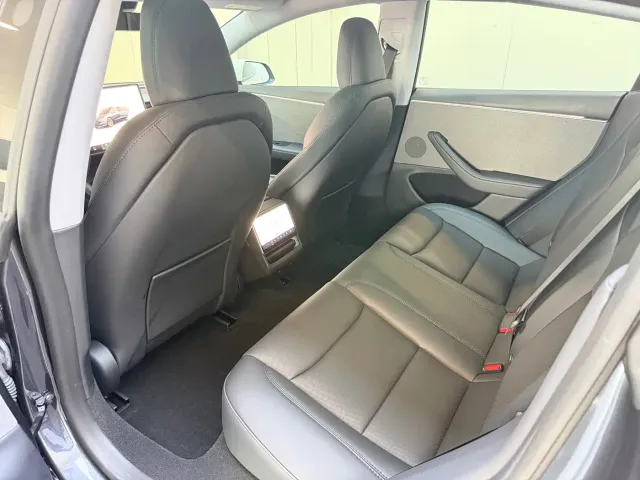 Tesla Model 3 — Фото автомобиля 11
