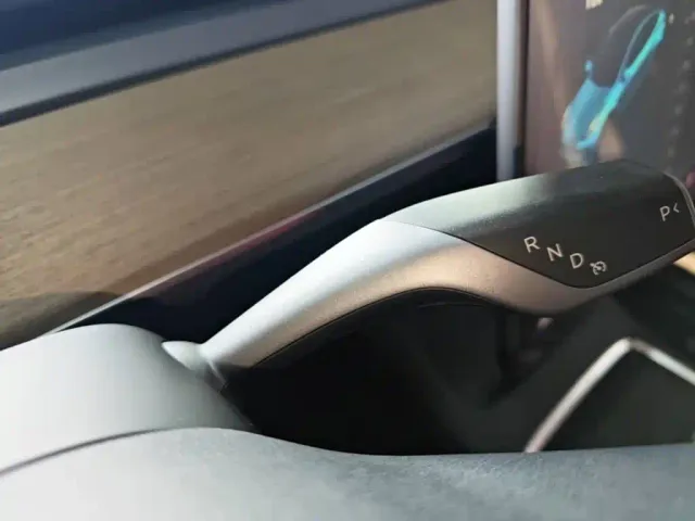 Tesla Model Y — Фото автомобиля 13