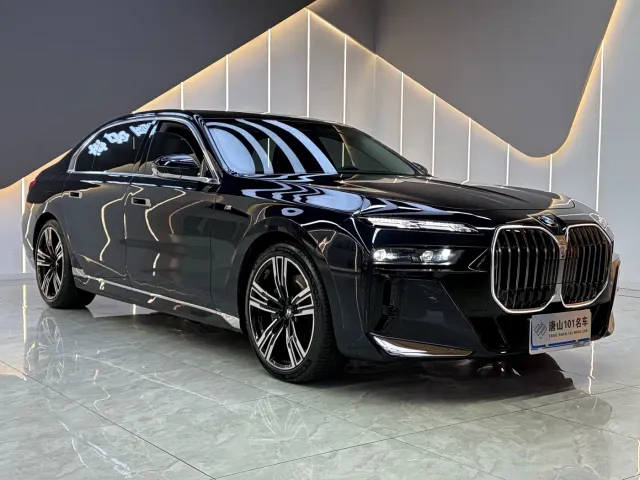 BMW 7 Series — Фото автомобиля 3