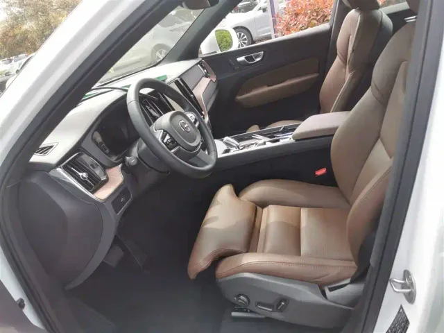 Volvo XC60 — Фото автомобиля 14