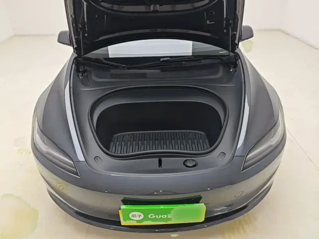 Tesla Model 3 — Фото автомобиля 19