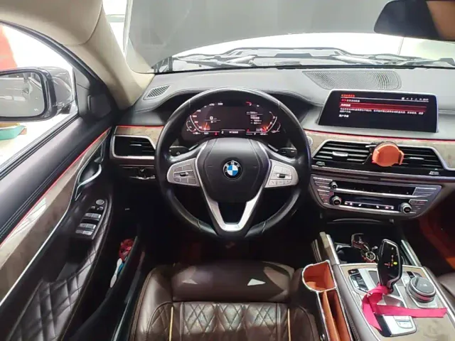 BMW 7 Series — Фото автомобиля 10