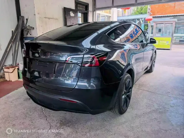Tesla Model Y — Фото автомобиля 9