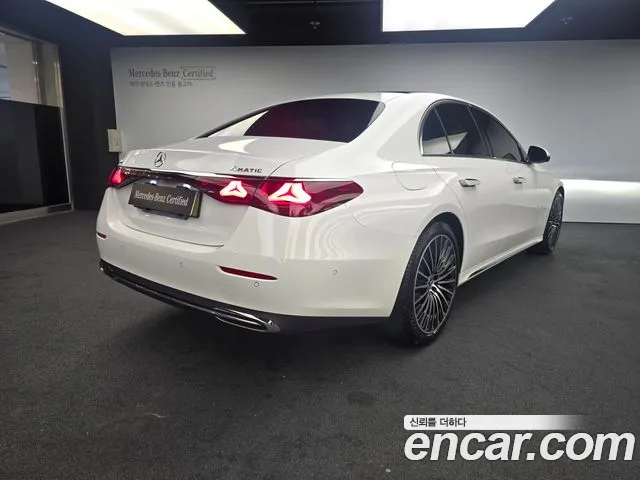 Mercedes-Benz E-Class — Фото автомобиля 2