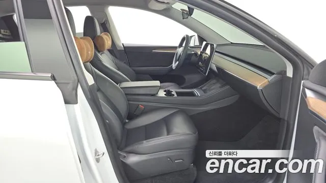 Tesla Model Y — Фото автомобиля 16