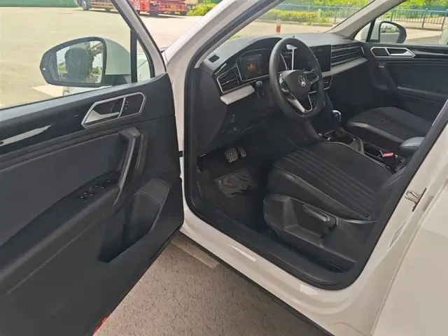 Volkswagen Tiguan L — Фото автомобиля 15