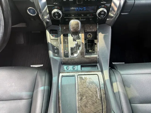 Toyota Alphard — Фото автомобиля 17