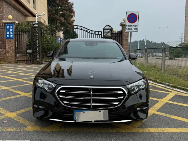 Фотография автомобиля — Mercedes-Benz E-Class