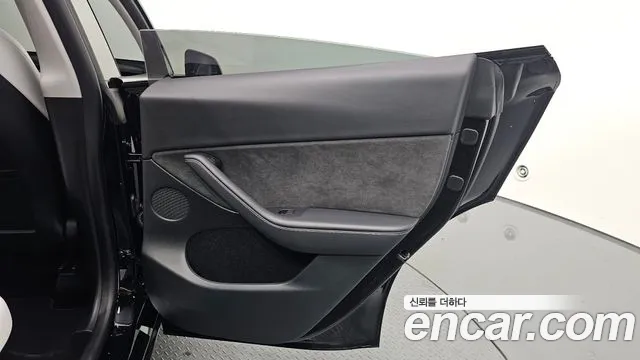 Tesla Model Y — Фото автомобиля 14
