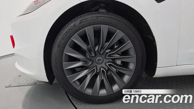 Tesla Model 3 — Фото автомобиля 3