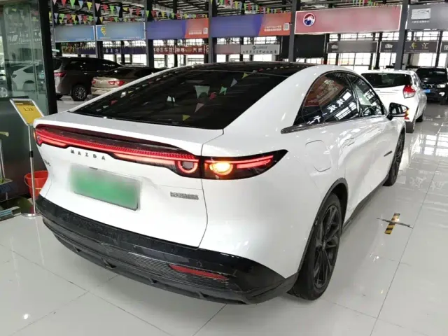 Mazda Mazda EZ-6 2025 Extended Range 200 Intelligent Premium Sport Edition — Фото автомобиля 6